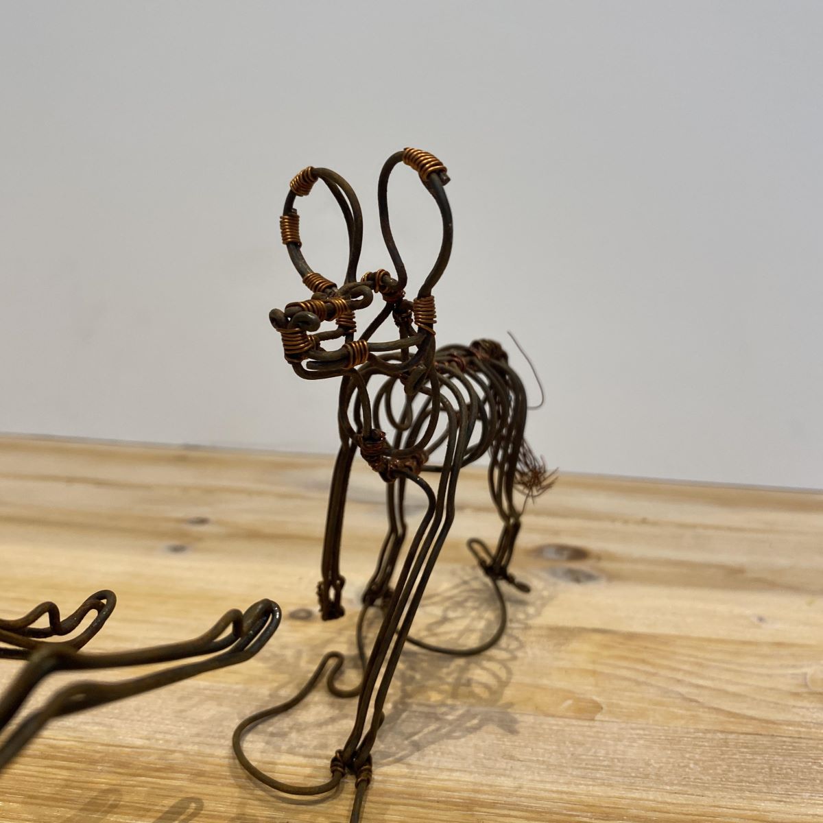 Wildhunde-Skulpturen