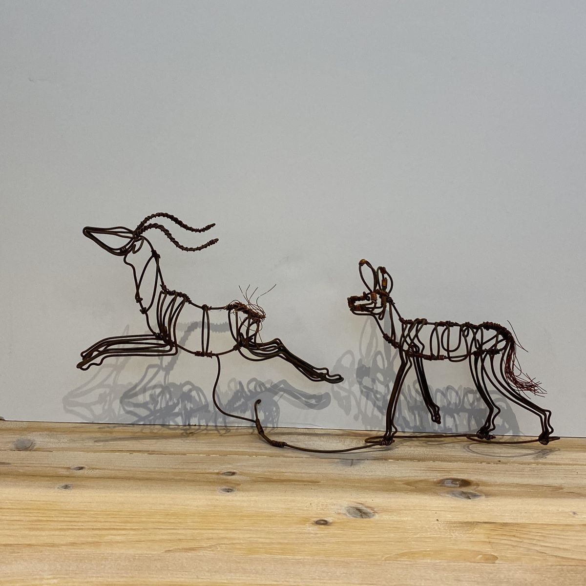Wildhunde-Skulpturen